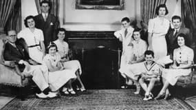 Une photo de la famille Kennedy, prise le 10 décembre 1937 à Washington. (Rosemary est à la quatrième place en partant de la droite).