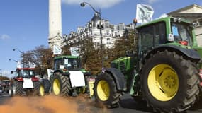 Des tracteurs place de la Nation à Paris, jeudi 3 septembre 2015.