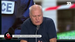 "Et la violence en ligne ? Là, en 15 minutes, 40 mecs viennent de me traiter d’enculé sur Twitter !"