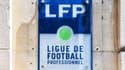 Le logo de la LFP devant l'entrée de son siège social à Paris