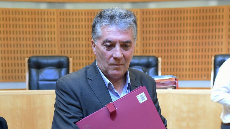 Robert Navarro, ancien patron de la fédération socialiste de l'Hérault, arrive au tribunal de Montpellier le 7 juin 2016.