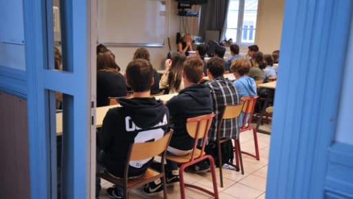 Les élèves d'un collège pendant un cours (illustration)