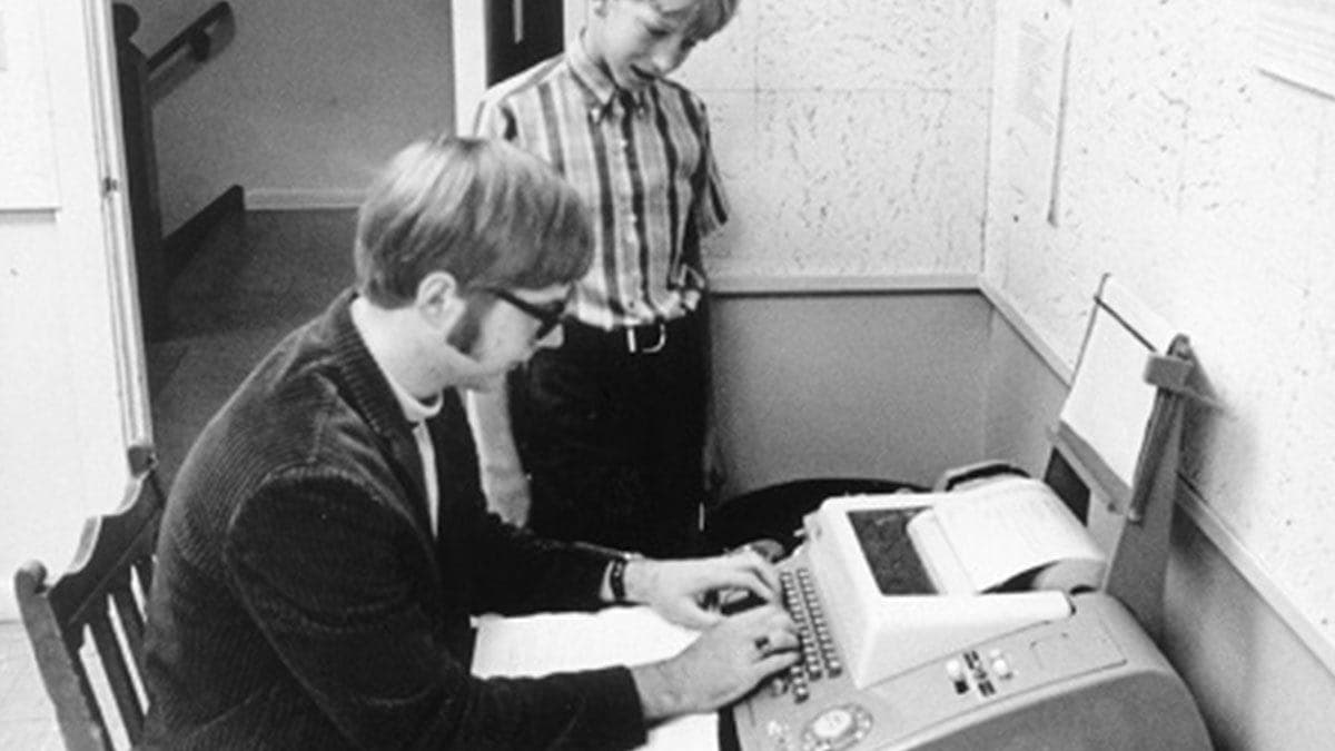 Bill Gates et Paul Allen au lycée. Bill Gates et Paul Allen au lycée.