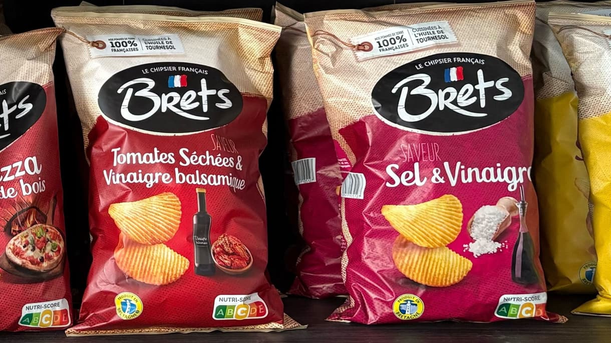 Des paquets de chips de la marque Brets.