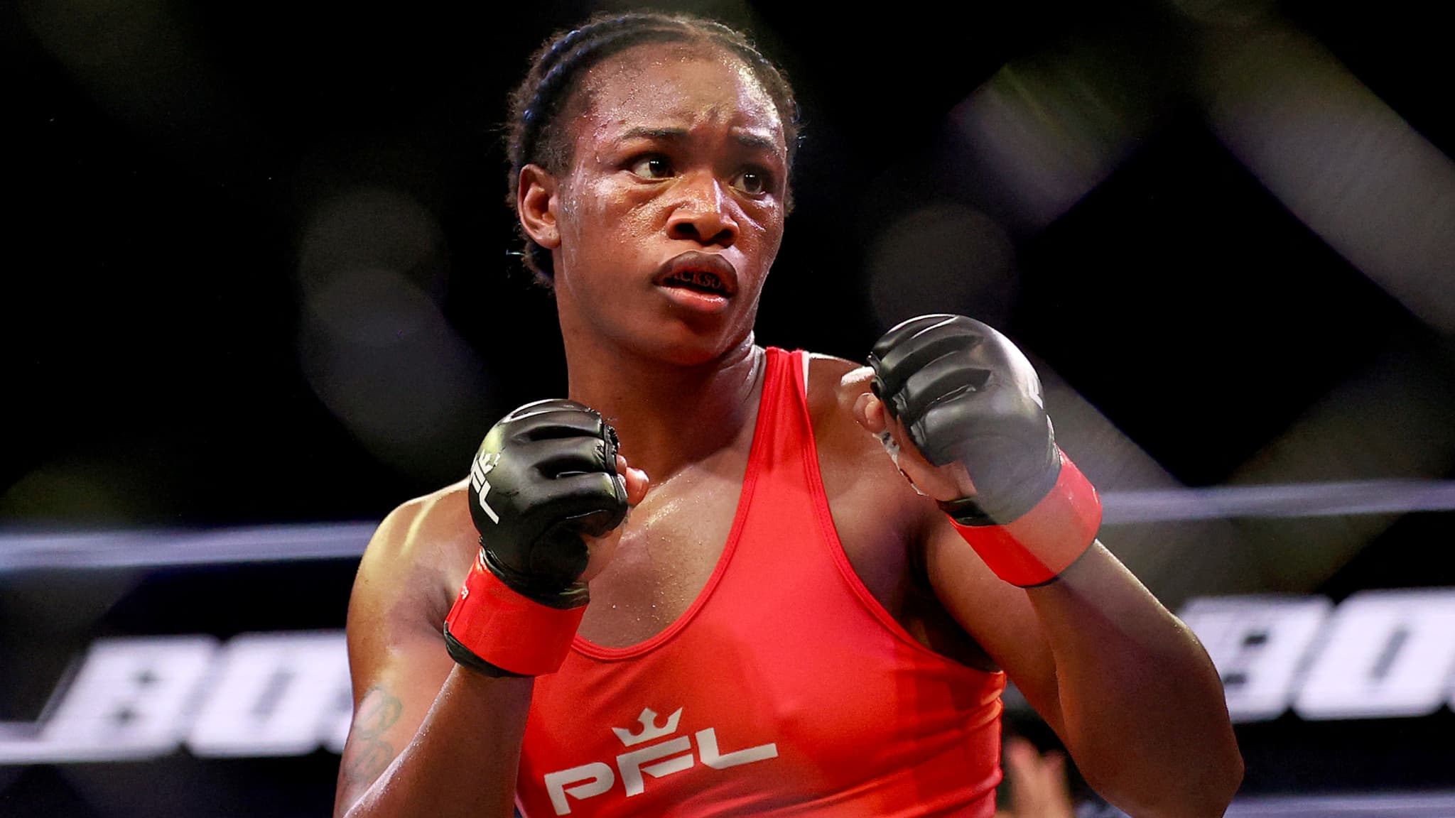 Claressa Shields lors de son premier combat de MMA en juin 2021 Claressa Shields lors de son premier combat de MMA en juin 2021