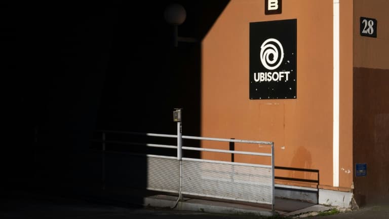Le logo du géant français Ubisoft sur la façade d'un studio de l'entreprise à Montreuil, le 13 janvier 2025