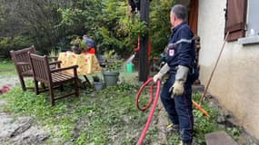 À La Chapelle, les habitants réparent les dégâts causés par la tempête Aline, survenue ce vendredi 20 octobre. 