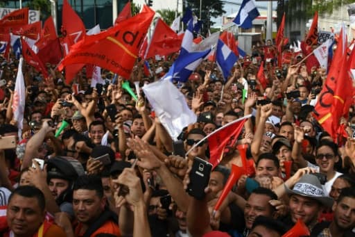 Manifestation en faveur du candidat présidentiel de l'opposition Salvador Nasralla, le 6 janvier 2018 à San Pedro Sula, (180 km nord de Tegucigalpa) Manifestation en faveur du candidat présidentiel de l'opposition Salvador Nasralla, le 6 janvier 2018 à San Pedro Sula, (180 km nord de Tegucigalpa)