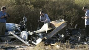 Trois experts du Bureau enquête analyse (BEA) enquête sur les lieux du crash des deux hélicoptères en Argentine