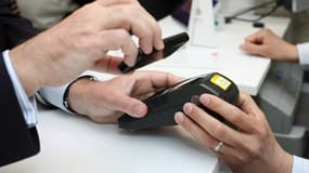 Le peu d'appétence des Français pour le paiement sans contact par carte bancaire sera t-il compensé par la diffusion de l'autre technologie qui consiste à utiliser un smartphone compatible NFC pour payer ?