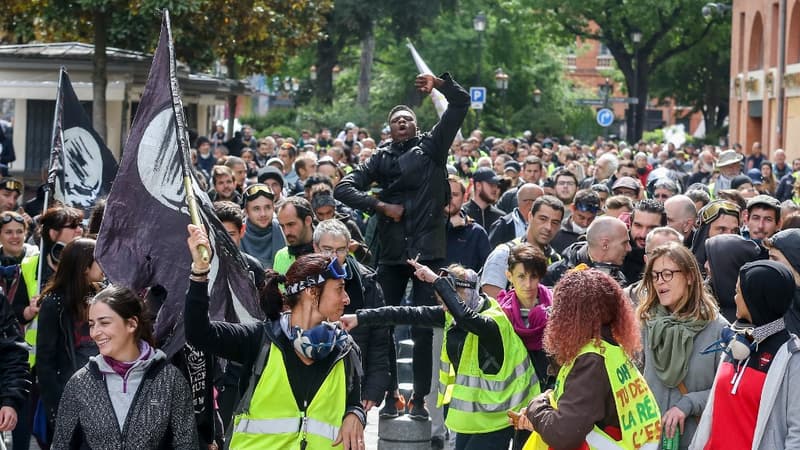 Des manifestants gilets jaunes à Toulouse, le 27 avril 2019