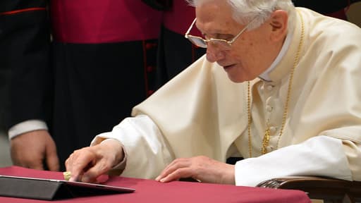Le premier tweet du pape a été capturé en direct par le pape.