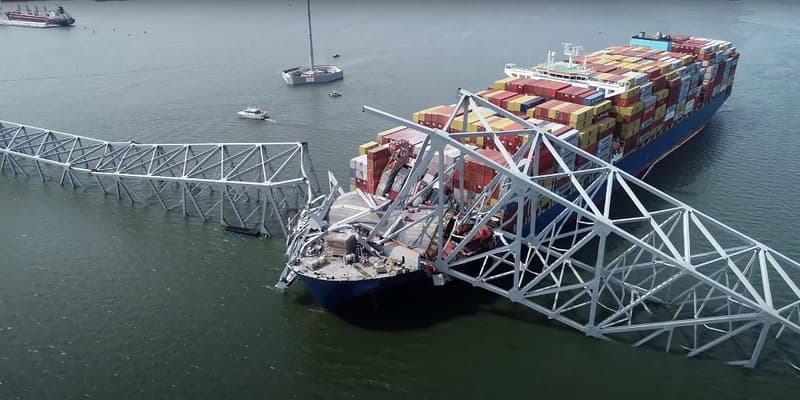 Le navire porte-conteneurs a percuté la pile d'un grand pont autoroutier de Baltimore, le 26 mars 2024 