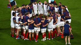 Les joueurs de l'équipe de France se regroupent pendant l'échauffement avant le match de pour contre l'Italie, le 06/10/2023