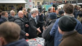 Le Premier ministre Gabriel Attal en visite sur le marché de Caen, le 14 janvier 2024