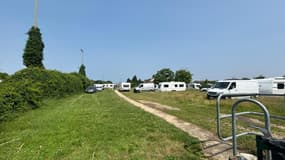  Des caravanes stationnées sur le champ de captage à Anthon (Isère)