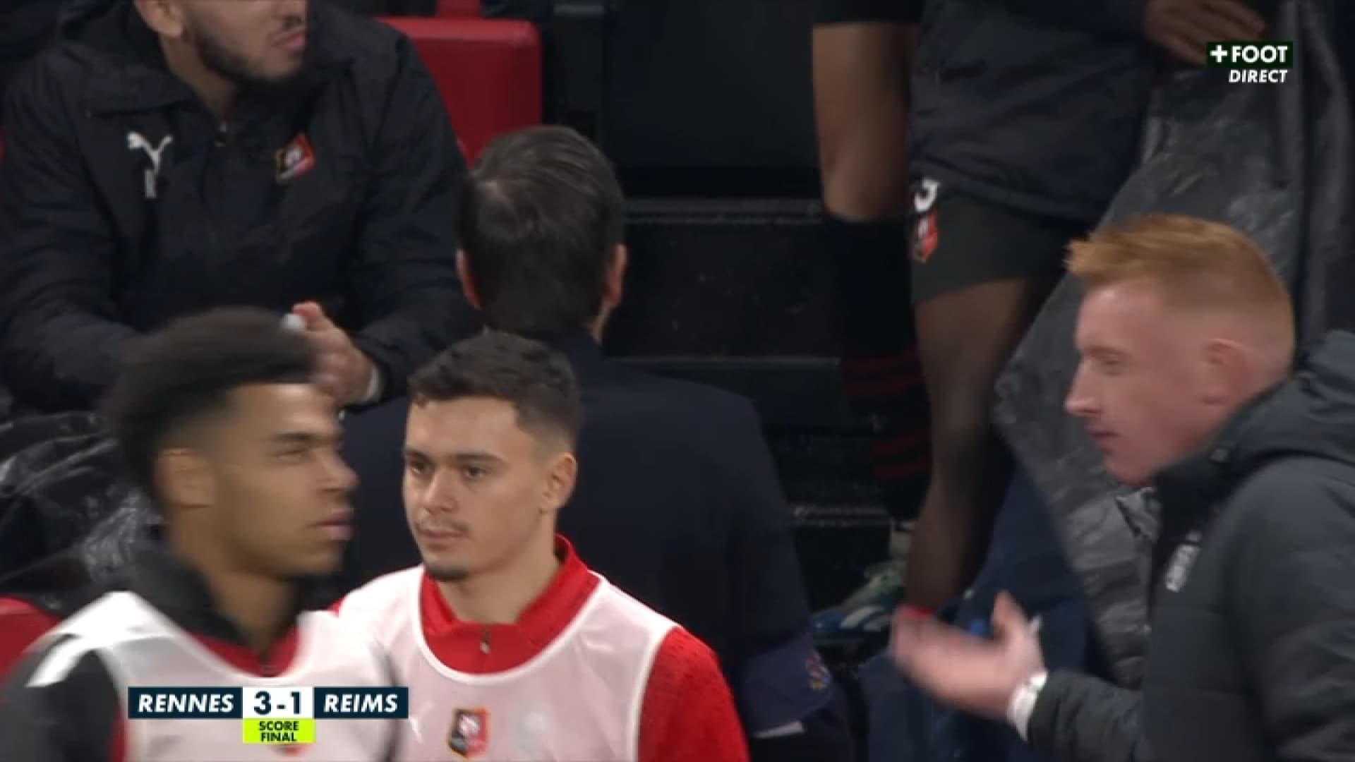 Will Still tend la main à Julien Stéphan qui ne le voit pas après Rennes-Reims (3-1, 13e journée de Ligue 1), le 26 novembre 2023