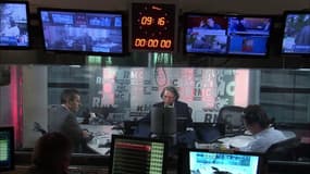 François Hollande devrait-il se taire? C'est le bureau de vote de ce mercredi