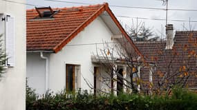 Près d'un millier de plants de cannabis ont été découverts samedi soir dans ce pavillon abandonné de Tremblay-en-France, en Seine-Saint-Denis,