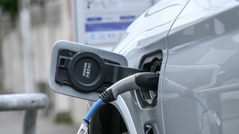 Plus de 1,5 million en circulation en juin 2025: les voitures électriques sont de plus en plus utilisées pour des trajets longs en vacances