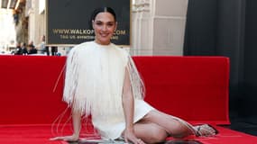 L'actrice israélienne Gal Gadot avec son étoile au Hollywood Walk of Fame inaugurée à Los Angeles, le 18 mars 2025.