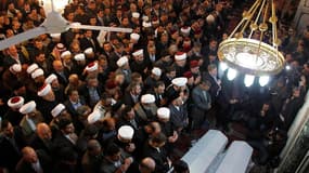 Tué jeudi dans un attentat qui a fait une cinquantaine de morts, Mohammed al Bouti, imam de la grande mosquée des Omeyyades à Damas, y a été inhumé samedi. /Photo prise le 23 mars 2013/REUTERS/Khaled al-Hariri