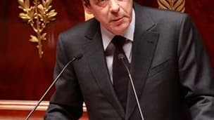 Il n'y aura ni dépenses publiques supplémentaires pour relancer la croissance ni hausse d'impôt, a promis François Fillon, lors de son discours de politique générale devant l'Assemblée nationale. /Photo prise le 24 novembre 2010/REUTERS/Jacky Naegelen