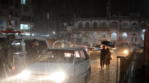 Pluies diluviennes le 26 avril 2015 à l'hôpital de Peshawar au Pakistan