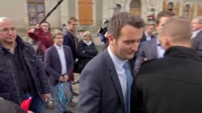 Philippot divise au FN: "S'il veut rester dans le parti, il doit choisir la ligne de Marine Le Pen"