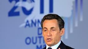 En Guadeloupe pour présenter ses voeux aux 2,5 millions de Français ultra-marins, Nicolas Sarkozy a promis dimanche de continuer à se battre pour la France de l'Outre-mer tout en la pressant d'agir pour réduire sa dépendance économique vis-à-vis de la mét