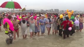 Pour fêter la nouvelle année, des centaines de baigneurs ont plongé dans la mer du Nord