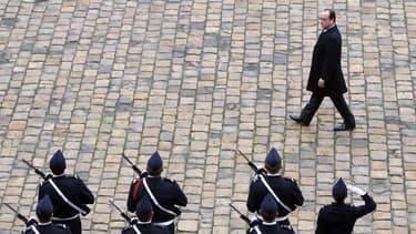 François Hollande présidera mardi aux Invalides l'hommage national aux neuf soldats français qui ont péri la semaine dernière dans le crash d'un F-16 grec sur une base aérienne espagnole.