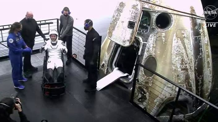 EN VIDEO - Les premières images de Thomas Pesquet sur Terre après 6 mois dans l'espace
