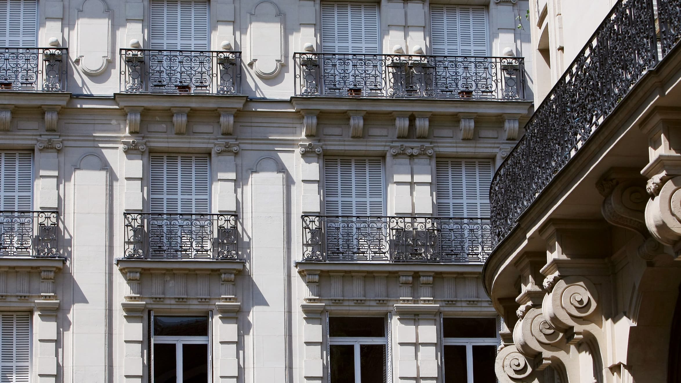 La façade d'un immeuble parisien.