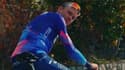La séquence ASMR de Chris Froome, qui parodie une influenceuse… avec son vélo