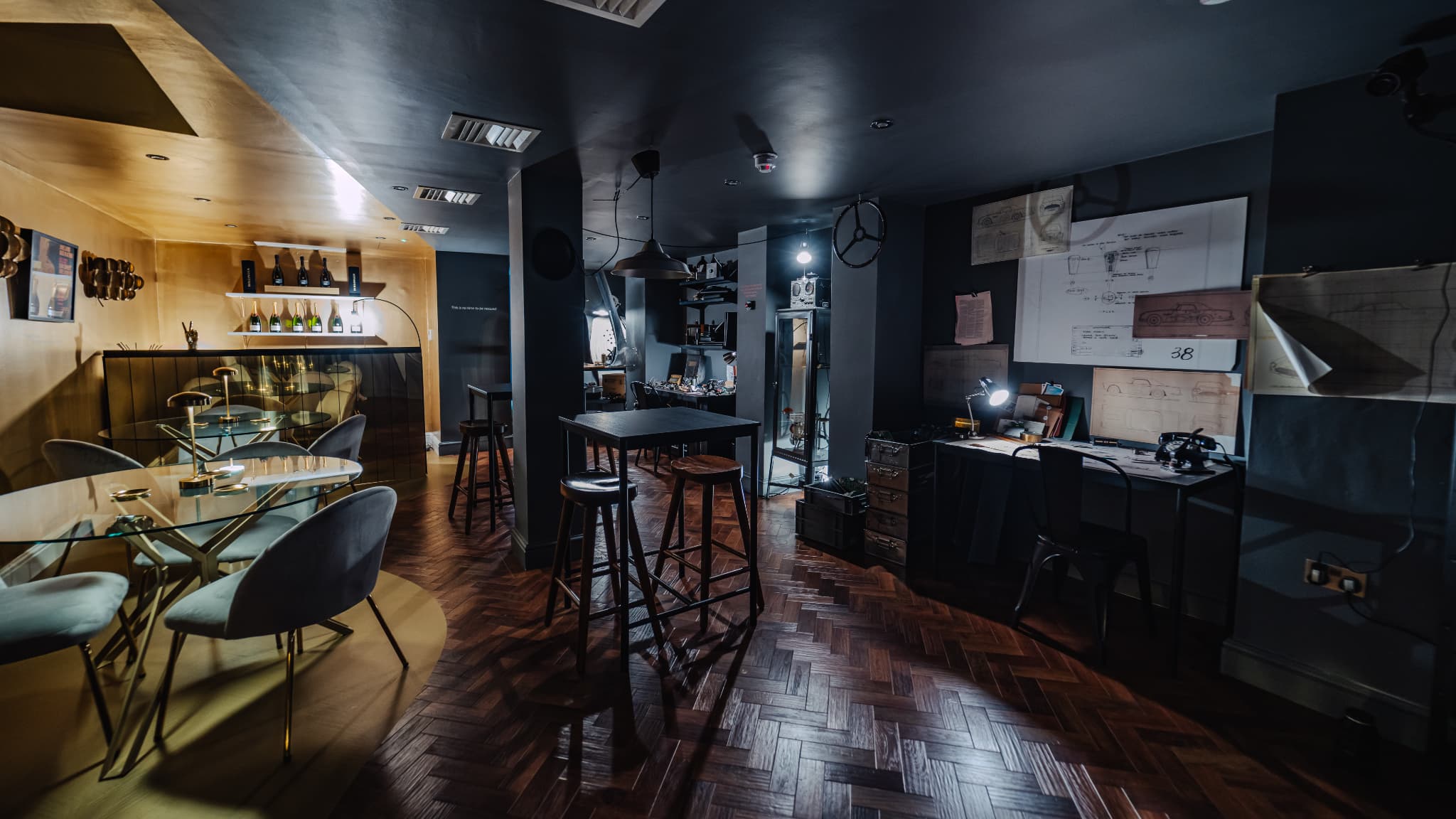 Le bar clandestin très classe de James Bond au cœur de Londres. Le bar clandestin très classe de James Bond au cœur de Londres.