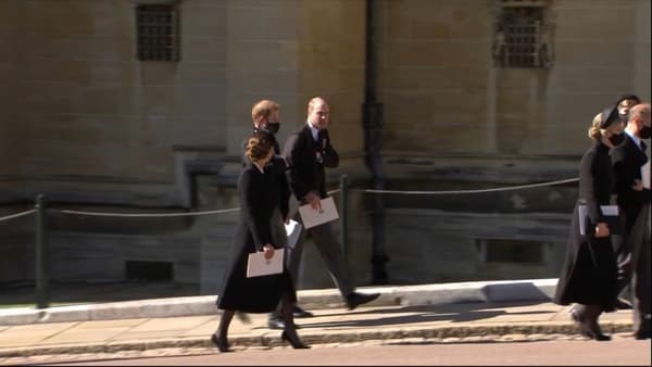 Harry, William et Kate, ensemble à la sortie de la chapelle Saint-George