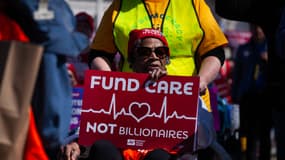 Une manifestation contre les tentatives de démantèlement et de suppression des financements du système de santé, le 12 mars 2025, à Washington. 