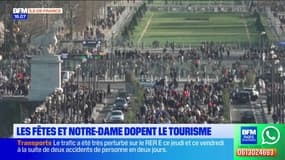 Paris: le tourisme dopé par les fêtes et la réouverture de Notre-Dame