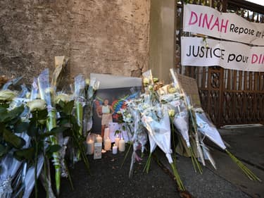 Hommage à Dinah devant les portes du lycée Lambert à Mulhouse.