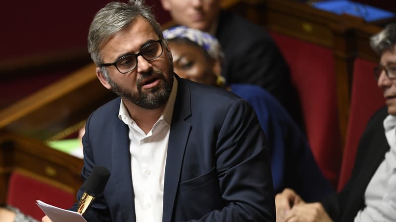 Le député FI de Seine-Saint-Denis Alexis Corbière, lors d'une session de questions au gouvernement le 16 janvier 2018 à l'Assemblée nationale. 