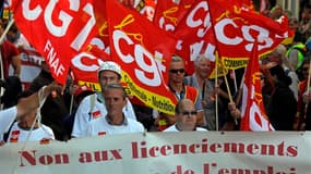 Des dizaines de milliers de personnes sont descendues mardi dans les rues des grandes villes françaises, comme ici à Marseille, à l'appel de la CGT pour protester contre la politique d'austérité et les plans sociaux qui se multiplient sur fond de morosité