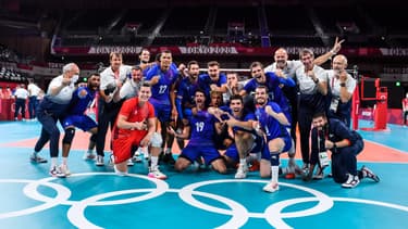 L'équipe de France de volley après leur victoire contre la Pologne, à Tokyo le 3 août 2021