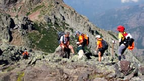 Randonneurs sur le GR20 vers le refuge de Carrozzu