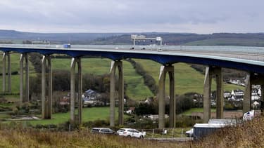 Le viaduc Echinghen, près de Boulogne-sur-Mer, sur l'auoroute A16 exploité par la SANEF est considéré comme étant "gravement altéré" par le ministère des Transports en 2018.