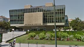 Dans son appartement, les policiers ont retrouvé un kilo de résine de cannabis, dont une partie vraisemblablement destinée au trafic.&nbsp;