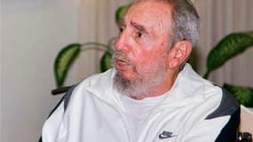 Invisible depuis qu'il est tombé malade et qu'il a cédé le pouvoir à son frère Raul il y a quatre ans, Fidel Castro a fait sa première apparition en public en rendant visite cette semaine à un centre scientifique de La Havane. /Photo prise le 7 juillet 20