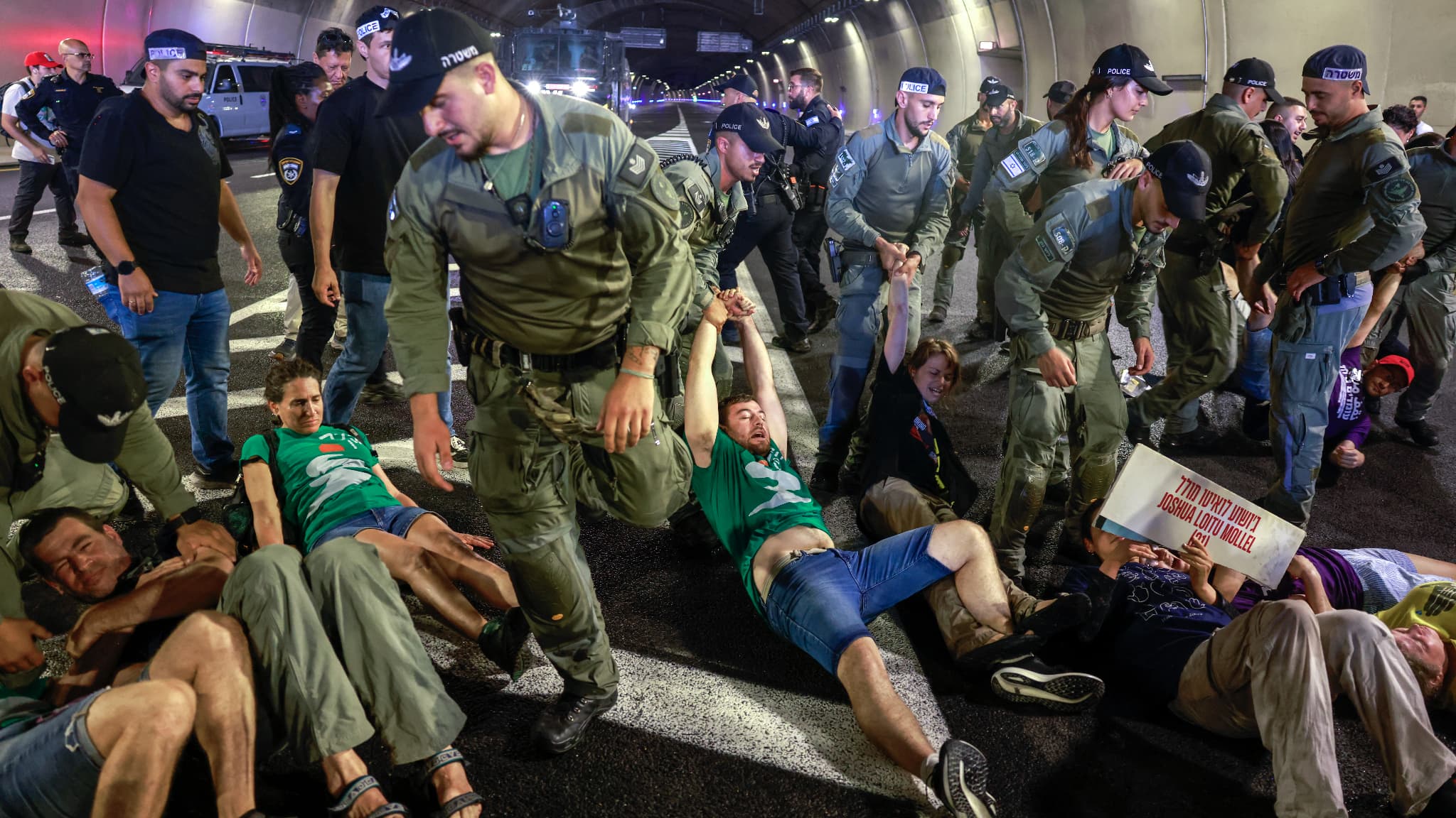 Israeli police evacuated protesters who blocked traffic in a tunnel on August 17, 2025 to ask the government to act to obtain the release of hostages in Gaza. Israeli police evacuated protesters who blocked traffic in a tunnel on August 17, 2025 to ask the government to act to obtain the release of hostages in Gaza.