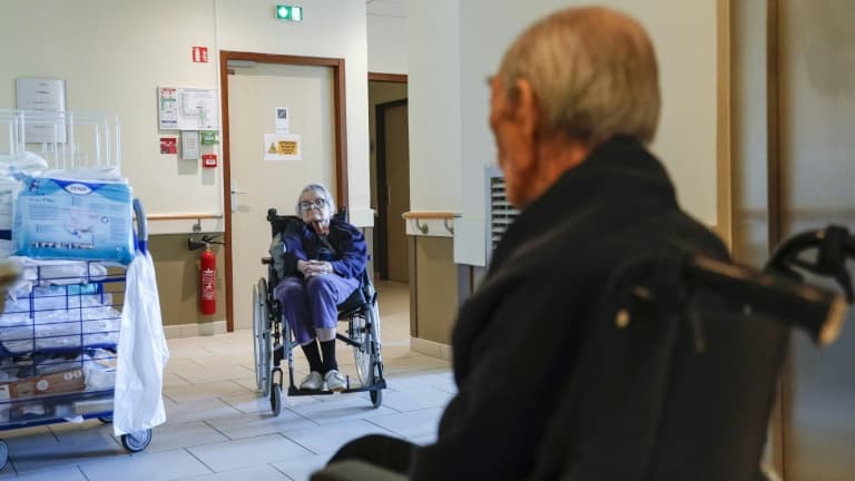 Des résidents dans leur Ehpad à Villeneuve-Saint-Georges (Val-de-Marne), le 12 novembre 2020
