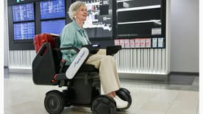 Fauteuil autonome disponible à l'aéroport de Schiphol d'Amsterdam